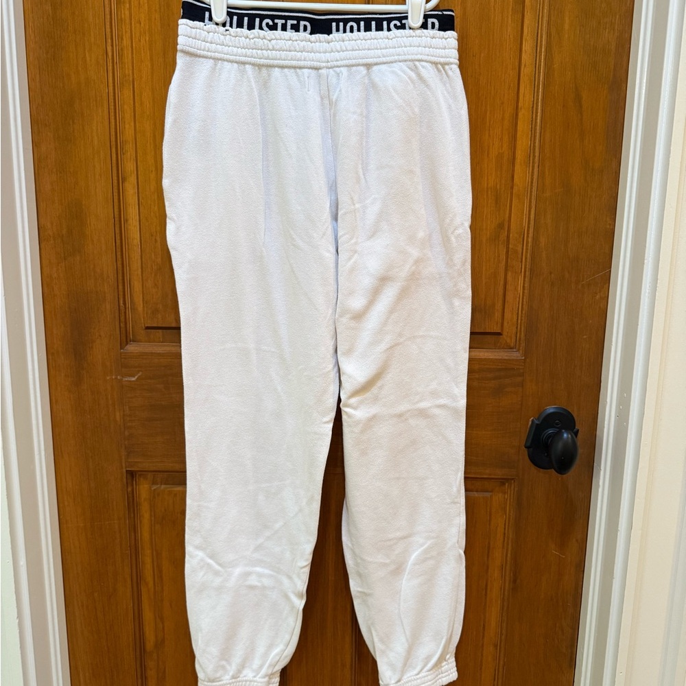 Hollister White Joggers with Elastic Waistband and Relaxed Fit - Picture 6 of 8